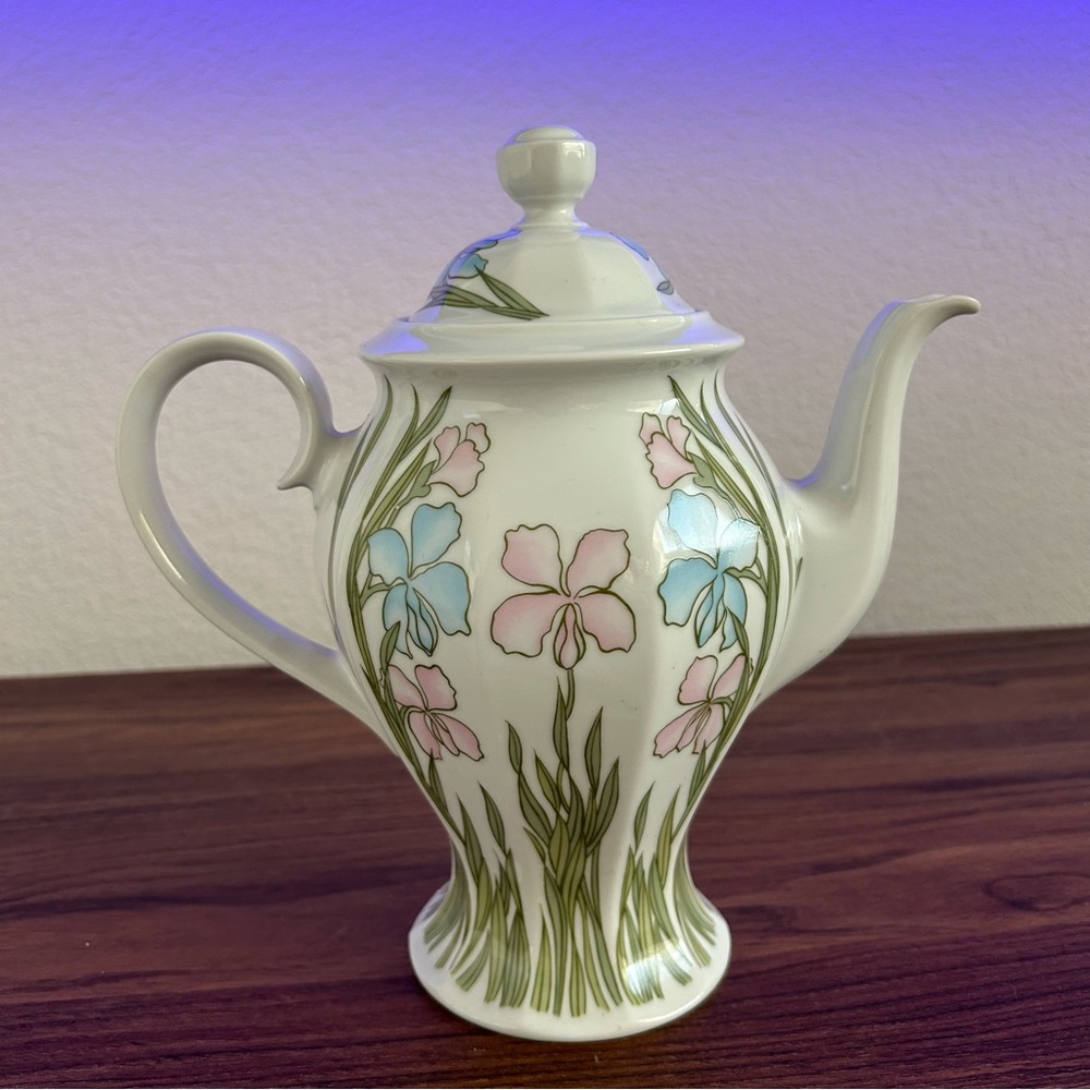 🔻🔻🔻Vintage bavaria floral teapot